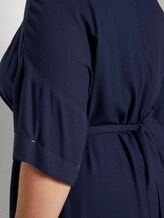 Kimonokleid mit Binde-Detail - Frauen - Real Navy Blue Kimonokleid mit Binde-Detail - Frauen - Real Navy Blue - 10 - My True Me