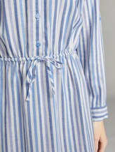 Gestreiftes Kleid mit Bindegürtel - Frauen - blue stripe Gestreiftes Kleid mit Bindegürtel - Frauen - blue stripe - 10 - TOM TAILOR