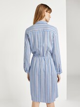 Gestreiftes Kleid mit Bindegürtel - Frauen - blue stripe Gestreiftes Kleid mit Bindegürtel - Frauen - blue stripe - 2 - TOM TAILOR