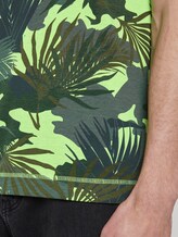 T-shirt with a tropical all-over print - Men - green leaf design T-shirt with a tropical all-over print - Men - green leaf design - 10 - TOM TAILOR