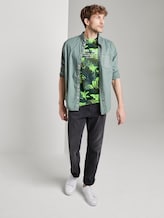 T-shirt with a tropical all-over print - Men - green leaf design T-shirt with a tropical all-over print - Men - green leaf design - 3 - TOM TAILOR
