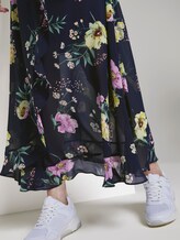 Volantkleid in Maxi-Länge mit floralem Print - Frauen - navy blue flower print Volantkleid in Maxi-Länge mit floralem Print - Frauen - navy blue flower print - 10 - TOM TAILOR Denim