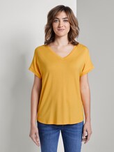 Basic T-shirt with a V-neckline - Women - deep golden yellow Basic T-shirt with a V-neckline - Women - deep golden yellow - 1 - TOM TAILOR