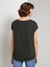 T-shirt in a material mix with a floral print - Women - Woodland Green T-shirt in a material mix with a floral print - Women - Woodland Green - 2 - TOM TAILOR