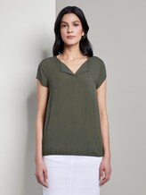 Kurzarm-Bluse mit umgelegtem V-Ausschnitt - Frauen - Woodland Green Kurzarm-Bluse mit umgelegtem V-Ausschnitt - Frauen - Woodland Green - 1 - TOM TAILOR