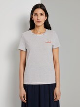 Basic T-Shirt mit kleinem Print - Frauen - offwhite thin stripes Basic T-Shirt mit kleinem Print - Frauen - offwhite thin stripes - 1 - TOM TAILOR