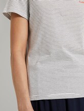 Basic T-Shirt mit kleinem Print - Frauen - offwhite thin stripes Basic T-Shirt mit kleinem Print - Frauen - offwhite thin stripes - 10 - TOM TAILOR