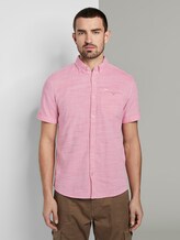 Short-sleeved shirt with a textured pattern and chest pocket - Men - pink white structure Short-sleeved shirt with a textured pattern and chest pocket - Men - pink white structure - 1 - TOM TAILOR