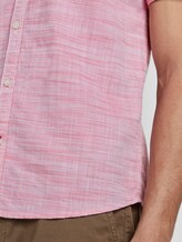 Short-sleeved shirt with a textured pattern and chest pocket - Men - pink white structure Short-sleeved shirt with a textured pattern and chest pocket - Men - pink white structure - 10 - TOM TAILOR