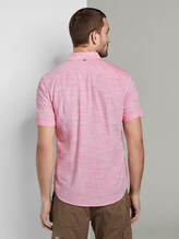 Short-sleeved shirt with a textured pattern and chest pocket - Men - pink white structure Short-sleeved shirt with a textured pattern and chest pocket - Men - pink white structure - 2 - TOM TAILOR