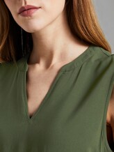 Ärmellose Tunikabluse mit Henley-Ausschnitt - Frauen - Dusty Rifle Green Ärmellose Tunikabluse mit Henley-Ausschnitt - Frauen - Dusty Rifle Green - 9 - TOM TAILOR Denim