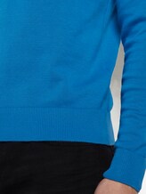 Basic knitted sweater with a V-neckline - Men - brilliant middle blue Basic knitted sweater with a V-neckline - Men - brilliant middle blue - 10 - TOM TAILOR