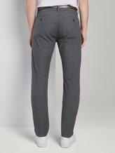 Strukturierte Travis Slim Chino Hose mit Gürtel - Männer - dark yarn dye structure Strukturierte Travis Slim Chino Hose mit Gürtel - Männer - dark yarn dye structure - 2 - TOM TAILOR
