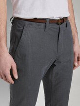 Strukturierte Travis Slim Chino Hose mit Gürtel - Männer - dark yarn dye structure Strukturierte Travis Slim Chino Hose mit Gürtel - Männer - dark yarn dye structure - 9 - TOM TAILOR