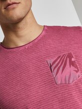 Gestreiftes T-Shirt mit abgesetzter Brusttasche - Männer - wine rose pink Gestreiftes T-Shirt mit abgesetzter Brusttasche - Männer - wine rose pink - 9 - TOM TAILOR