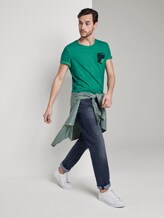 Gestreiftes T-Shirt mit abgesetzter Brusttasche - Männer - rich meadow green Gestreiftes T-Shirt mit abgesetzter Brusttasche - Männer - rich meadow green - 3 - TOM TAILOR