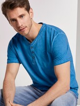 Gestreiftes Henley-T-Shirt mit Logo-Stickerei - Männer - Electric Teal Blue Gestreiftes Henley-T-Shirt mit Logo-Stickerei - Männer - Electric Teal Blue - 5 - TOM TAILOR