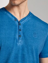 Gestreiftes Henley-T-Shirt mit Logo-Stickerei - Männer - Electric Teal Blue Gestreiftes Henley-T-Shirt mit Logo-Stickerei - Männer - Electric Teal Blue - 9 - TOM TAILOR