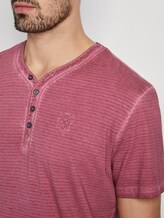 Gestreiftes Henley-T-Shirt mit Logo-Stickerei - Männer - wine rose pink Gestreiftes Henley-T-Shirt mit Logo-Stickerei - Männer - wine rose pink - 9 - TOM TAILOR