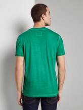 Gestreiftes Henley-T-Shirt mit Logo-Stickerei - Männer - rich meadow green Gestreiftes Henley-T-Shirt mit Logo-Stickerei - Männer - rich meadow green - 2 - TOM TAILOR