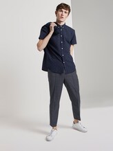 Gepunktetes kurzärmliges Hemd - Männer - navy triangle mix print Gepunktetes kurzärmliges Hemd - Männer - navy triangle mix print - 3 - TOM TAILOR Denim