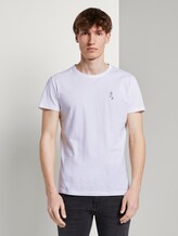 T-Shirt mit kleiner Sportsocken-Stickerei - Männer - White T-Shirt mit kleiner Sportsocken-Stickerei - Männer - White - 1 - TOM TAILOR Denim