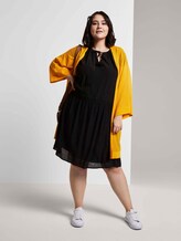 Kleid mit dekorativen Häkel-Details - Frauen - Deep Black Kleid mit dekorativen Häkel-Details - Frauen - Deep Black - 3 - My True Me
