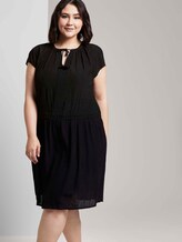 Kleid mit dekorativen Häkel-Details - Frauen - Deep Black Kleid mit dekorativen Häkel-Details - Frauen - Deep Black - 5 - My True Me