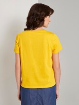 T-Shirt mit Lochstickerei - Frauen - deep golden yellow T-Shirt mit Lochstickerei - Frauen - deep golden yellow - 2 - TOM TAILOR
