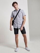 Textured short-sleeved shirt with a chest pocket - Men - navy pineapple print Textured short-sleeved shirt with a chest pocket - Men - navy pineapple print - 3 - TOM TAILOR Denim