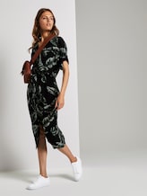 Flowing midi dress with a print - Women - black tropical leaves design Flowing midi dress with a print - Women - black tropical leaves design - 3 - Mine to five