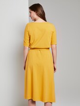 Midi-Kleid mit Carree-Ausschnitt - Frauen - Golden Corn Midi-Kleid mit Carree-Ausschnitt - Frauen - Golden Corn - 2 - Mine to five