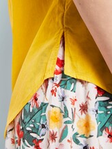Ärmellose Henley-Bluse mit Seitenschlitzen - Frauen - deep golden yellow Ärmellose Henley-Bluse mit Seitenschlitzen - Frauen - deep golden yellow - 10 - TOM TAILOR