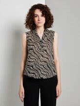 Ärmellose Henley-Bluse mit Seitenschlitzen - Frauen - black wavy design Ärmellose Henley-Bluse mit Seitenschlitzen - Frauen - black wavy design - 1 - TOM TAILOR