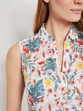 Ärmellose Henley-Bluse mit Seitenschlitzen - Frauen - white watercolor flower design Ärmellose Henley-Bluse mit Seitenschlitzen - Frauen - white watercolor flower design - 10 - TOM TAILOR