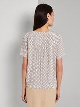 Patterned short-sleeved blouse in a wrap look - Women - white geometric design Patterned short-sleeved blouse in a wrap look - Women - white geometric design - 2 - TOM TAILOR