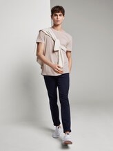 Basic T-Shirt mit Streifenstruktur - Männer - fog beige thin yarn dye stripe Basic T-Shirt mit Streifenstruktur - Männer - fog beige thin yarn dye stripe - 3 - TOM TAILOR Denim