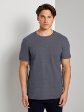 Strukturiertes T-Shirt mit Seitenschlitzen - Männer - navy jacquard block stripe Strukturiertes T-Shirt mit Seitenschlitzen - Männer - navy jacquard block stripe - 1 - TOM TAILOR Denim