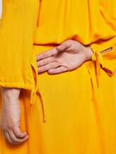 Curvy - Schulterfreies Midi-Kleid mit verstellbarem Bund - Frauen - deep golden yellow Curvy - Schulterfreies Midi-Kleid mit verstellbarem Bund - Frauen - deep golden yellow - 10 - My True Me
