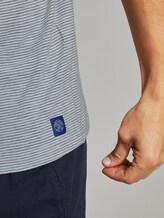 Gestreiftes T-Shirt mit Henley-Ausschnitt - Männer - stripe white Gestreiftes T-Shirt mit Henley-Ausschnitt - Männer - stripe white - 10 - TOM TAILOR