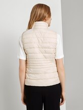 Lichtgewicht gewatteerd vest met opstaande kraag - Vrouwen - soft powder beige Lichtgewicht gewatteerd vest met opstaande kraag - Vrouwen - soft powder beige - 2 - TOM TAILOR