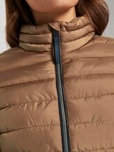 Lightweight quilted jacket with a stand-up collar - Women - light chestnut Lightweight quilted jacket with a stand-up collar - Women - light chestnut - 10 - TOM TAILOR