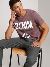 T-Shirt mit Logo Print - Männer - Decadent Bordeaux Non-Solid T-Shirt mit Logo Print - Männer - Decadent Bordeaux Non-Solid - 5 - TOM TAILOR Denim