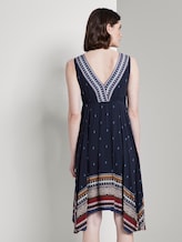 Luftiges Tuchkleid mit Musterung - Frauen - Zipfelkleid Skirt AOP Navy Luftiges Tuchkleid mit Musterung - Frauen - Zipfelkleid Skirt AOP Navy - 2 - TOM TAILOR
