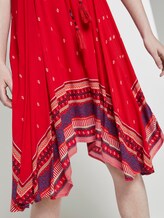 Luftiges Tuchkleid mit Musterung - Frauen - Zipfelkleid Skirt AOP red Luftiges Tuchkleid mit Musterung - Frauen - Zipfelkleid Skirt AOP red - 10 - TOM TAILOR