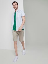 Basic T-Shirt mit Logo-Stickerei - Männer - rich meadow green Basic T-Shirt mit Logo-Stickerei - Männer - rich meadow green - 3 - TOM TAILOR