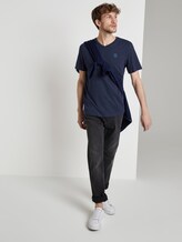 Basic T-Shirt mit V-Ausschnitt - Männer - Black Iris Blue Basic T-Shirt mit V-Ausschnitt - Männer - Black Iris Blue - 3 - TOM TAILOR