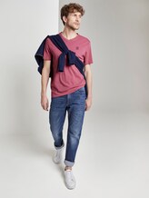 Basic T-Shirt mit V-Ausschnitt - Männer - wine rose pink Basic T-Shirt mit V-Ausschnitt - Männer - wine rose pink - 3 - TOM TAILOR