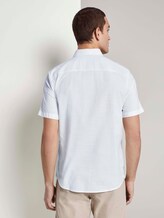 Fein strukturiertes Kurzarmhemd mit Haifischkragen - Männer - White Fein strukturiertes Kurzarmhemd mit Haifischkragen - Männer - White - 2 - TOM TAILOR