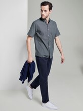 Gemustertes Kurzarmhemd mit Brusttasche - Männer - navy green minimal design Gemustertes Kurzarmhemd mit Brusttasche - Männer - navy green minimal design - 3 - TOM TAILOR